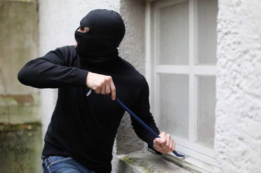 Fenster und Türen gegen Einbrecher sichern